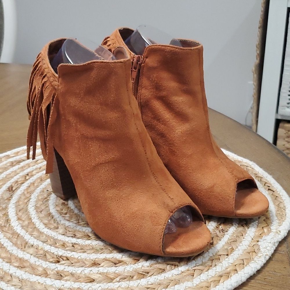 Spirit Moda, Ginny, Women’s peep toe, Suede Tassle Booties, Size 9